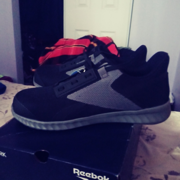 Reebook - Picture 2 of 7